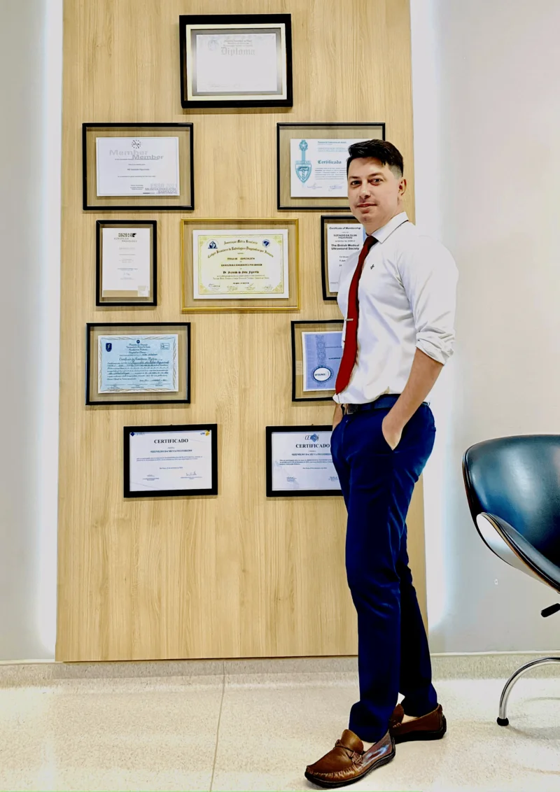 Dr. Sizenildo com certificados